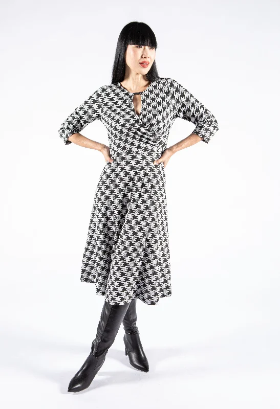 Trendy Casuals Honeycomb Design Dress