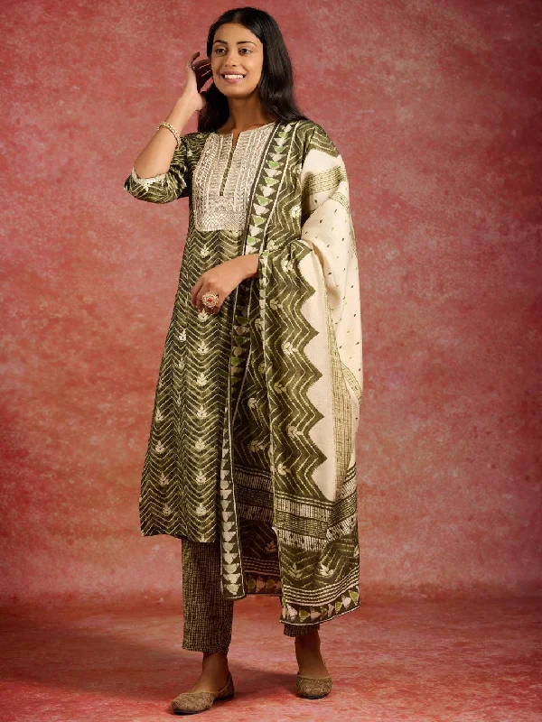 Sporty Elegance Green Printed Silk Blend Straight Suit With Dupatta