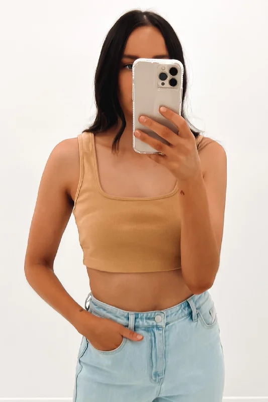 Relaxed Fit Athletic women’s tank top A 90s Tank Tan