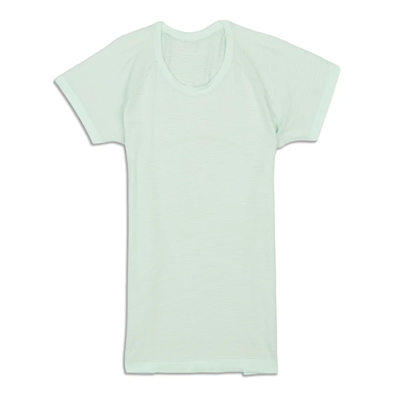 Relaxed Fit Wear Swiftly Tech Short-Sleeve Shirt 2.0 - Resale