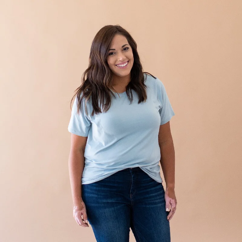 Chic Relaxation Elegant and noble Women's Crew Neck Tee in Fog