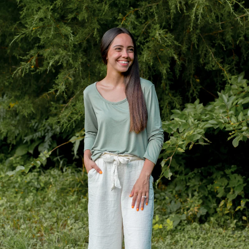 Warm Wear Leisure and entertainment Women's Long Sleeve Scoop Neck Tee in Thyme