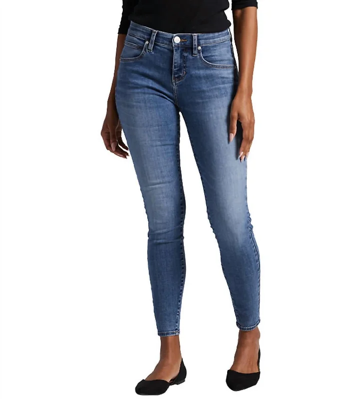 Light Comfort Office-ready women’s pants Cecilia Skinny Mid Rise Jean In Sky Blue