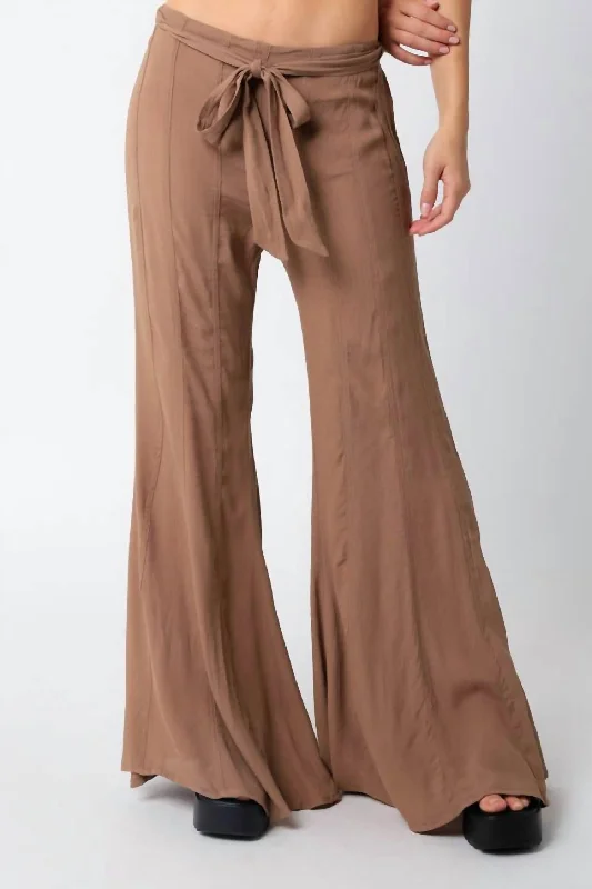Soft Looks Sabrina Flare Pant In Earth