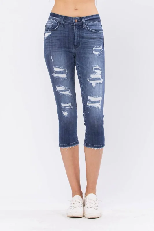 Relaxed Dresses Street style pants Skinny Fit Capri Jean In Dark Wash