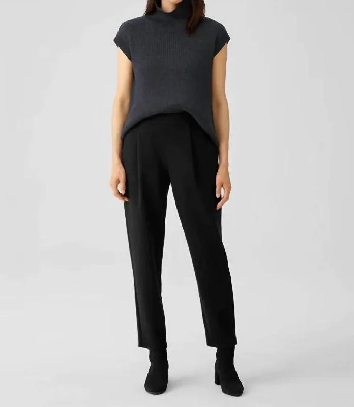 Stylish Wear Taper Ankle Pant In Black