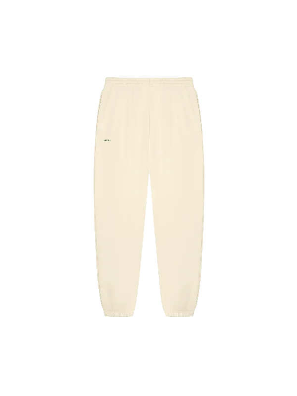 Relaxed Fit Sports bra with adjustable straps Womens 365 Midweight Track Pants—travertine beige Relaxed Fit Sports bra with adjustable straps Womens 365 Midweight Track Pants—travertine beige