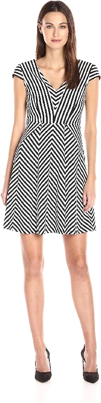 Chic Outfits Adrianna Papell - Striped V-Neck A-Line Cocktail Dress AP1D100624SC